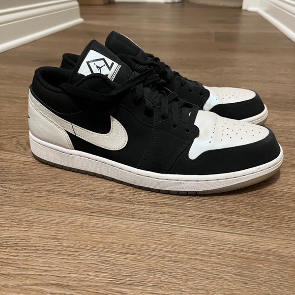 Air Jordan Low Sneakers - Picture 3 of 7